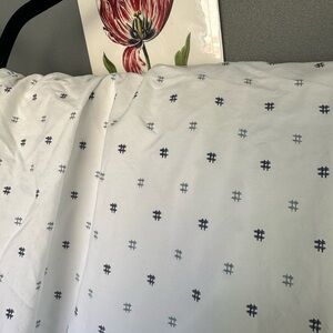 Splendid White Fitted sheet with Navy & Light Gray Hashtag Print
